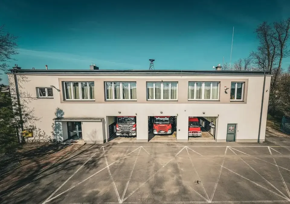 Podsumowanie interwencji OSP Konstantynów: od powalonych drzew po pożar kampera
