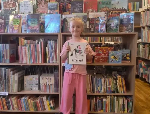 Alicja dołączyła do programu „Mała książka – wielki człowiek” w bibliotece