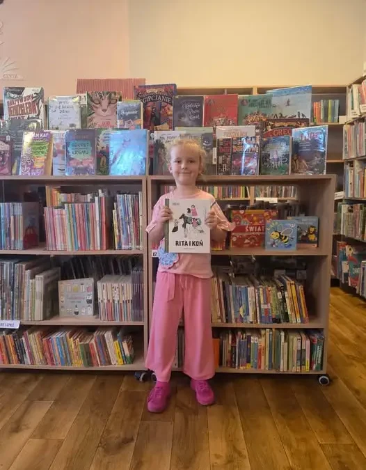 Alicja dołączyła do programu „Mała książka – wielki człowiek” w bibliotece