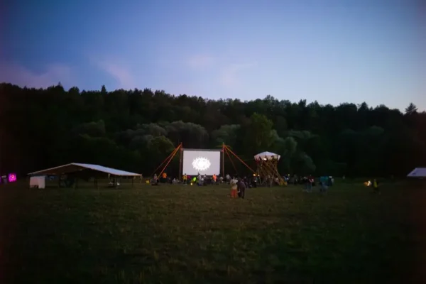 Kino letnie w Parku przy Placu Wolności: jutro wieczorem „Lejdis”
