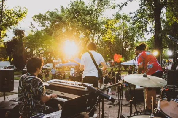 Letni koncert w Pabianicach: Perła i Bracia zagrają w Centrum Seniora
