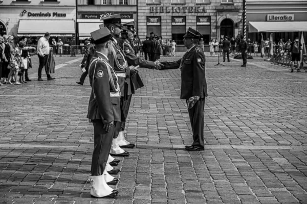 Pabianicka policja na obchodach Święta Wojska Polskiego