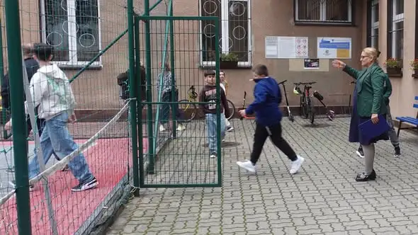 Próbna ewakuacja w Szkole Podstawowej nr 8 w Pabianicach