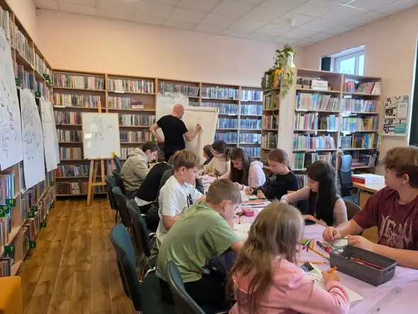 Komiksowa przygoda w bibliotece – warsztaty z Danielem Chmielewskim