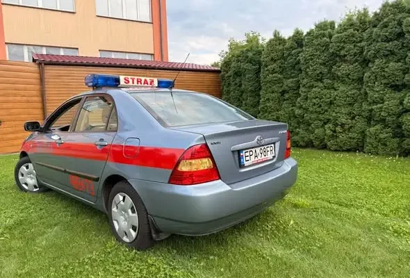 Toyota Corolla z OSP Pabianice na sprzedaż – cena 9998 zł
