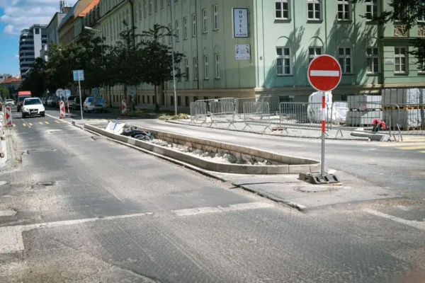 Wyjazdowe posiedzenie Komisji Infrastruktury w Gminie Pabianice – drogi pod lupą radnych