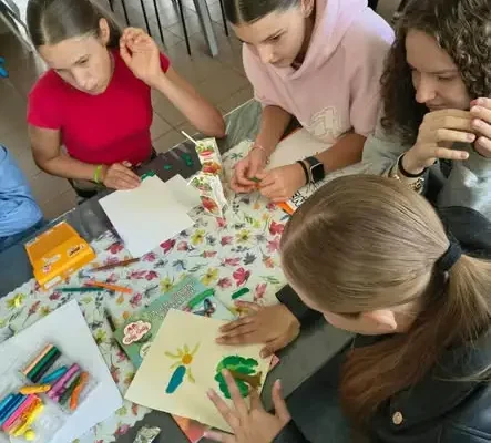 Wolontariusze z ZS3 w Pabianicach odwiedzili dzieci z Porszewic
