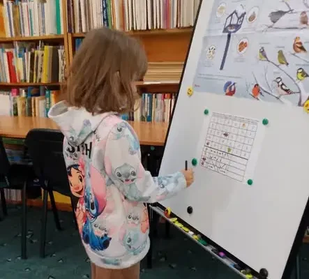 Uczniowie klasy II a odkrywali tajemnice zimowych przygotowań zwierząt