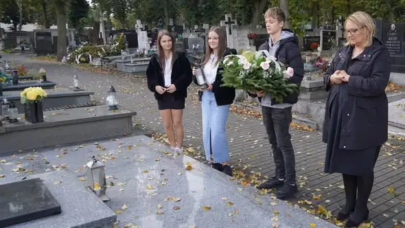 Dzień Patrona w SP 8 w Pabianicach – gra terenowa, rywalizacja i ognisko