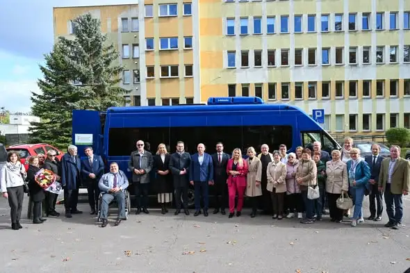 Nowy bus z windą dla Środowiskowego Domu Samopomocy w Ksawerowie