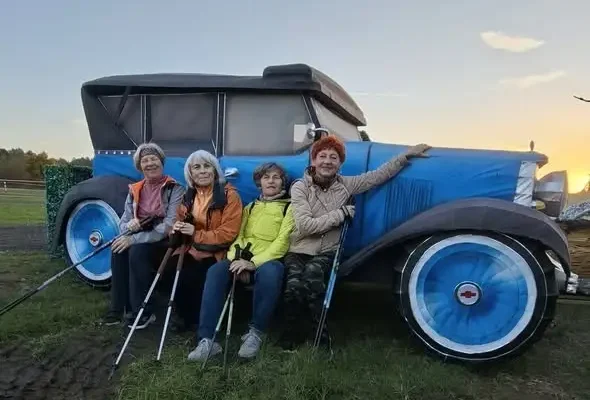 Nordic Walking w Gminie Dobroń – jesienna magia w parku i zaproszenie na wspólne treningi
