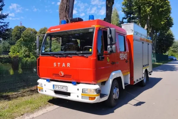 Interwencja OSP Dobroń: pomoc starszej osobie na drodze Markówka–Poleszyn