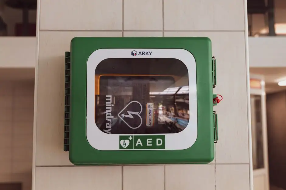 Nowy defibrylator AED w Kazimierzu – gmina dba o bezpieczeństwo mieszkańców
