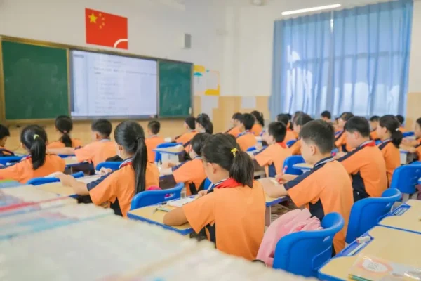 Podwójne święto w Szkole Podstawowej w Kazimierzu — pasowanie pierwszoklasistów i Dzień Edukacji Narodowej