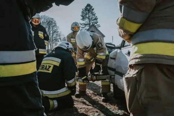 Szkolenie z obrony cywilnej w OSP Mogilno. Mieszkańcy gminy Dobroń zdobyli praktyczną wiedzę