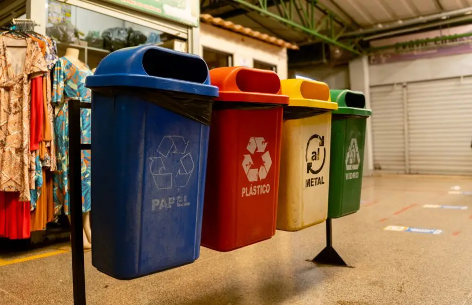 Żółty pojemnik pod lupą – gmina Lutomiersk uczy segregacji metali i plastiku